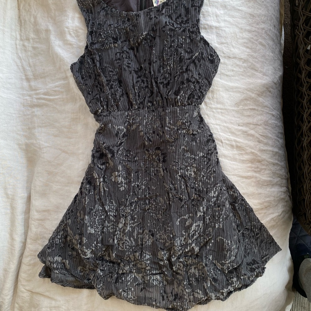 Elegant Gray Sleeveless Dress